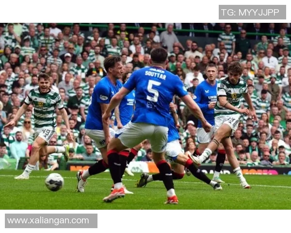 足球明星们的魅力瞬间与赛场氛围完美结合的精彩瞬间图集