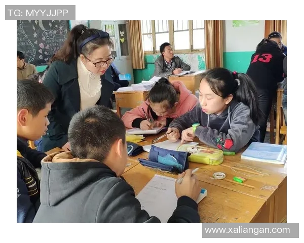 女游客偶遇足球明星展开难忘的浪漫之旅与偶像的亲密互动引发热烈讨论